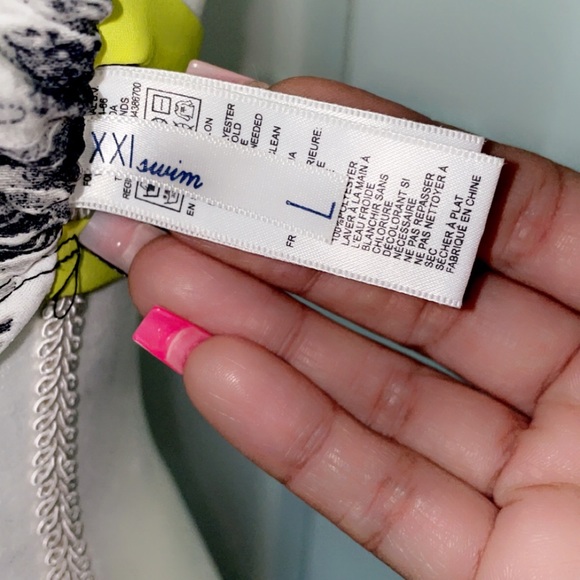 Swimsuit - Picture 3 of 6